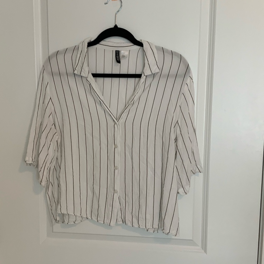 STRIPPED BUTTON DOWN